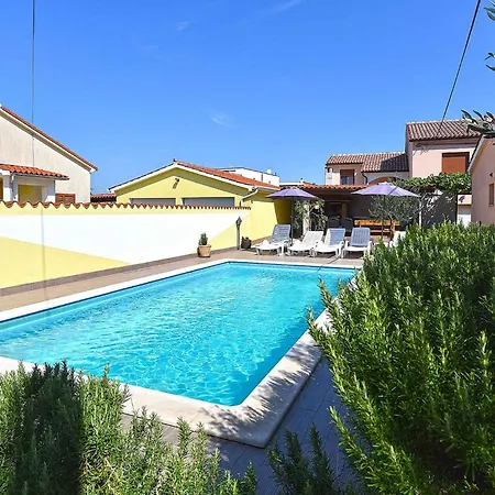 With Pool In Galizana-istrien 38997 Villa