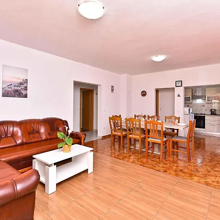 Villa With Pool In Galizana-istrien 38997 Galižana